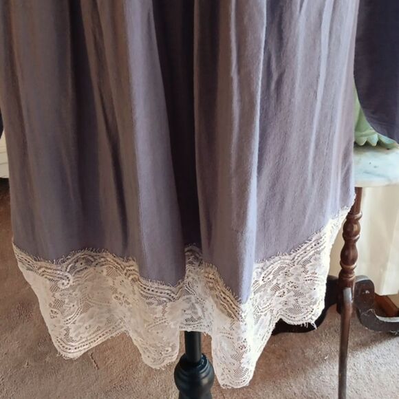 Logo Lori Goldstein Lavender  and Lace Top. - Picture 7 of 9